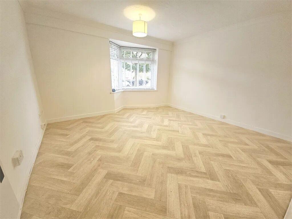 Apartment in Southend-on-Sea - View 2