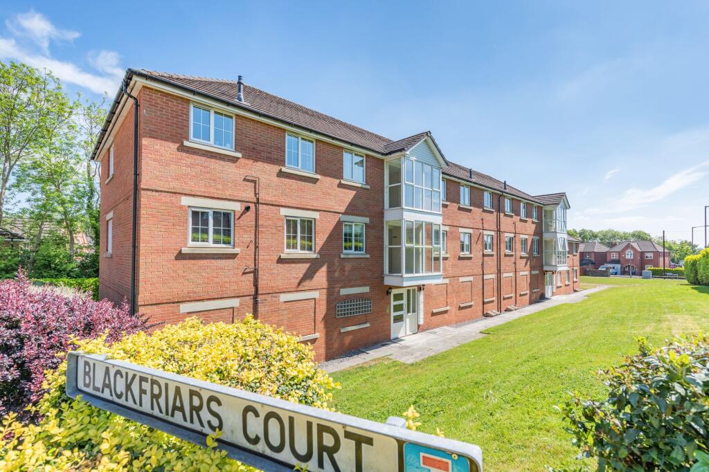 2-bed flat on Blackfriars Court, Mold, CH7, £140,000