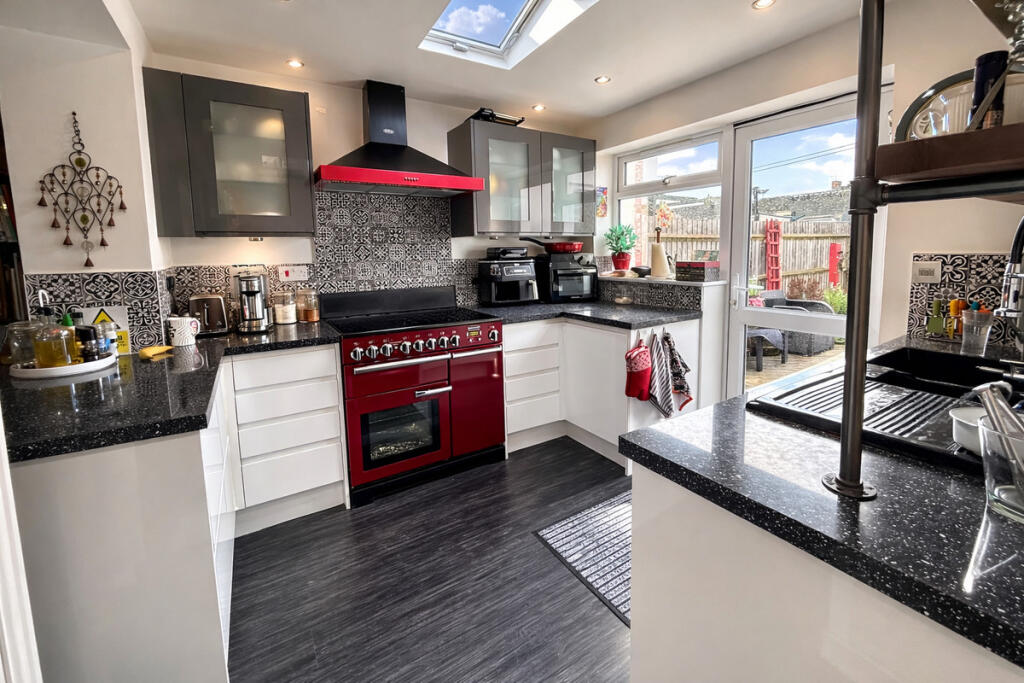 Tydeman Street, Swindon, SN2 8 photo 2
