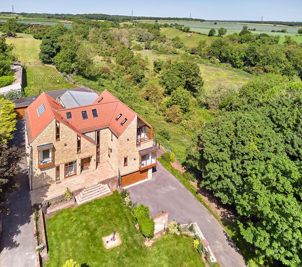 House in Wakefield - View 4