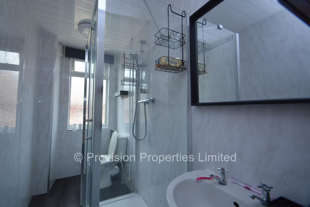 8 bedroom terraced house for rent