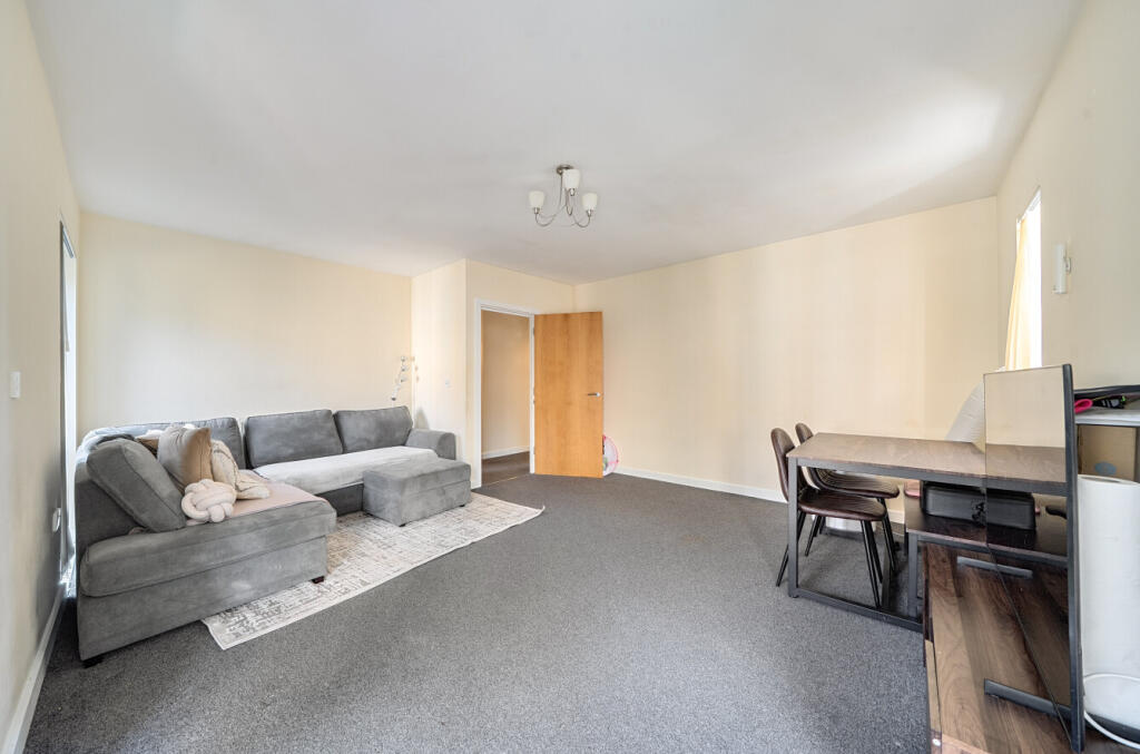 Manhattan Place, Watford WD18 7AD photo 3