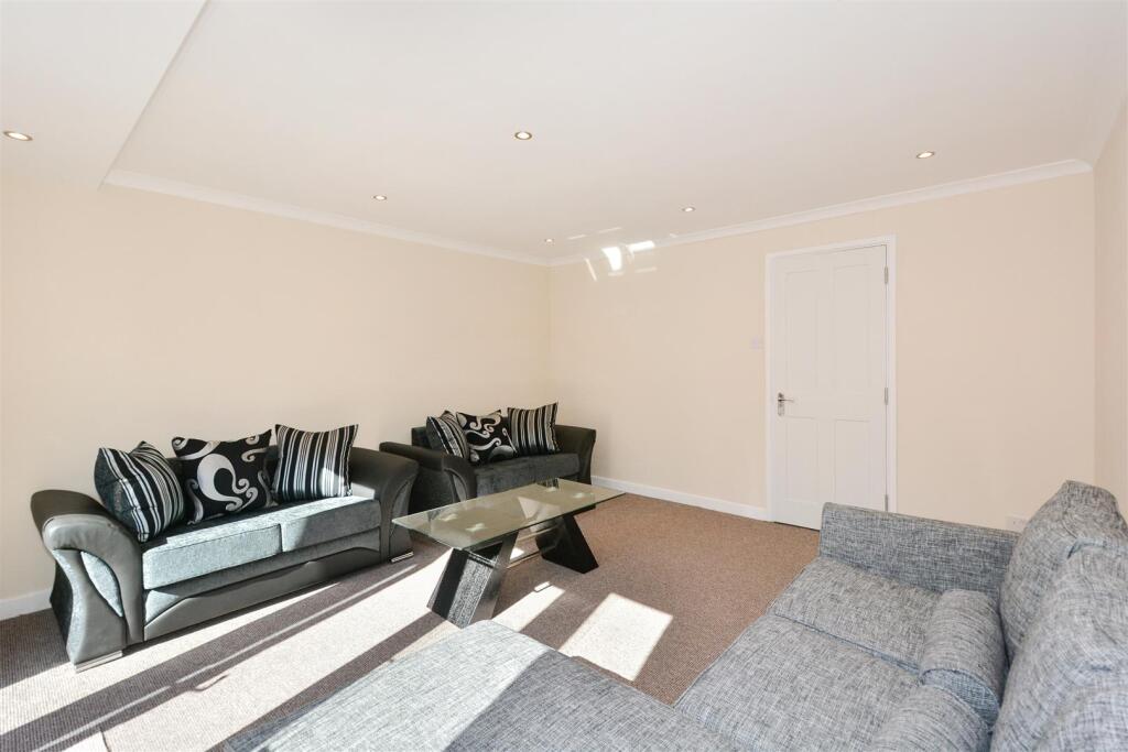 4 bedroom terraced house for rent