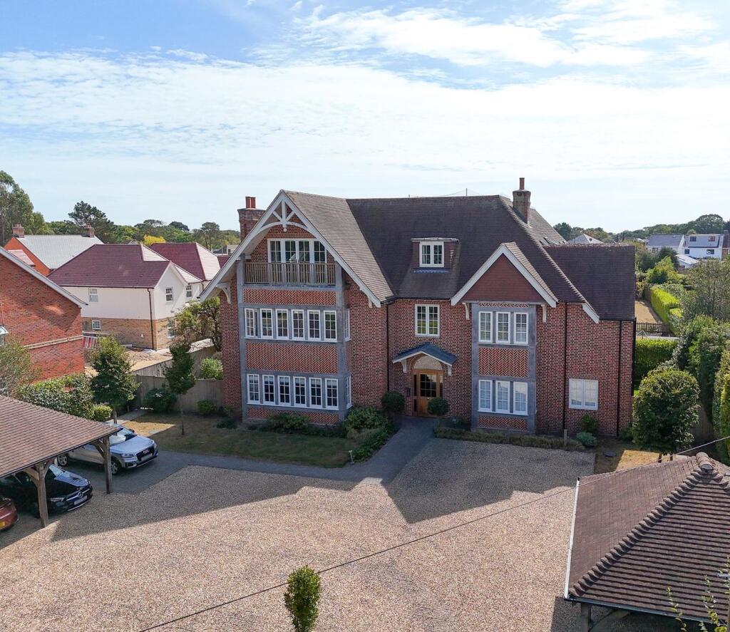 Main image of property: 48 Ringwood Road, Walkford, BH23