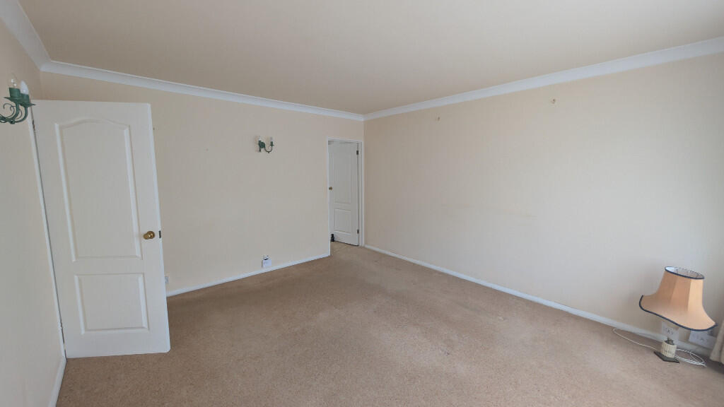 2 bedroom ground floor flat at Whitehall Lane, Buckhurst Hill, Essex, IG9 — photo 3