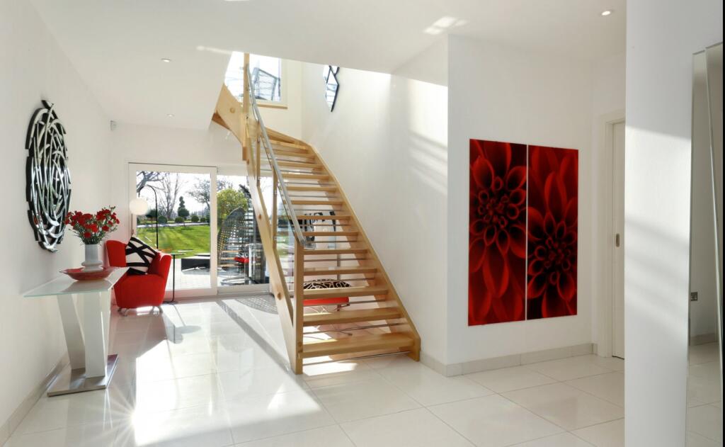 House in Three Rivers, Heronsgate - More