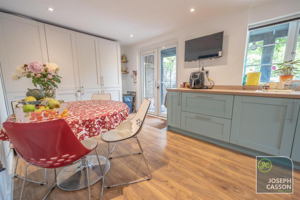 House in Bridgwater, Northmoor Green - More