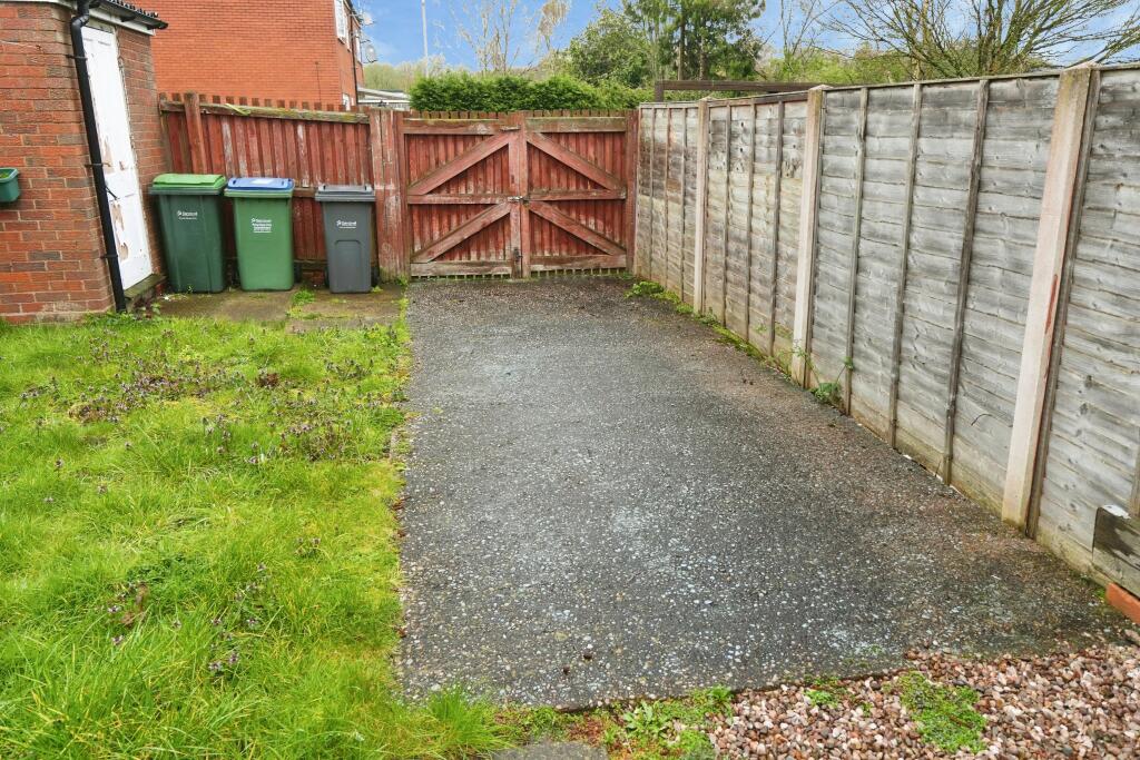 Additional image 20 of Shinwell Crescent, Oldbury, B69