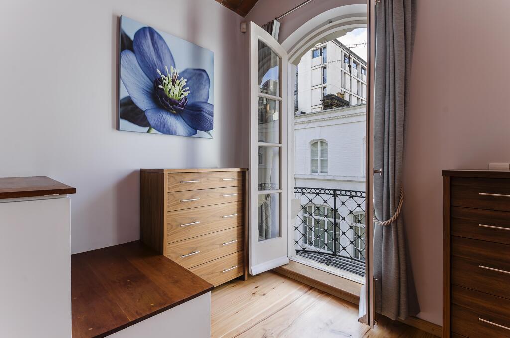 1 bedroom mews property for rent