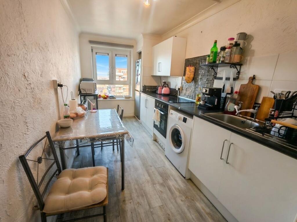 36 Britannia House, Duke Crescent, Barnsley, South Yorkshire, S70 1JW photo 2