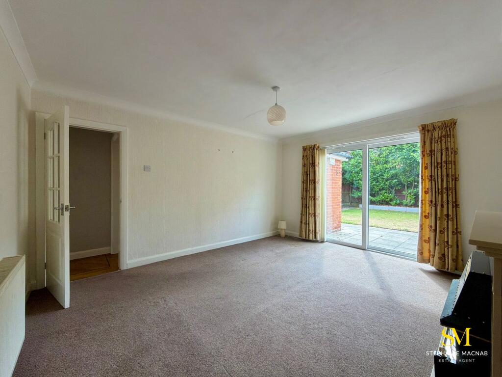 House in Sefton, Formby - More