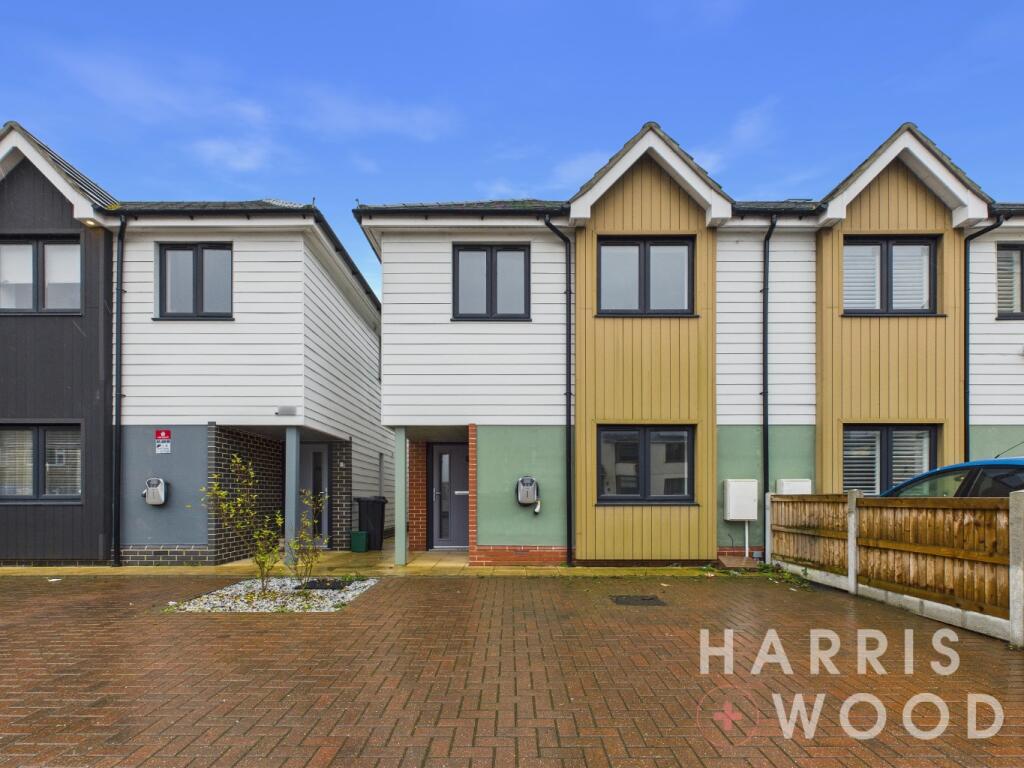 4-bed semi-detached on Main Road, Harwich, Essex, CO12, £300,000