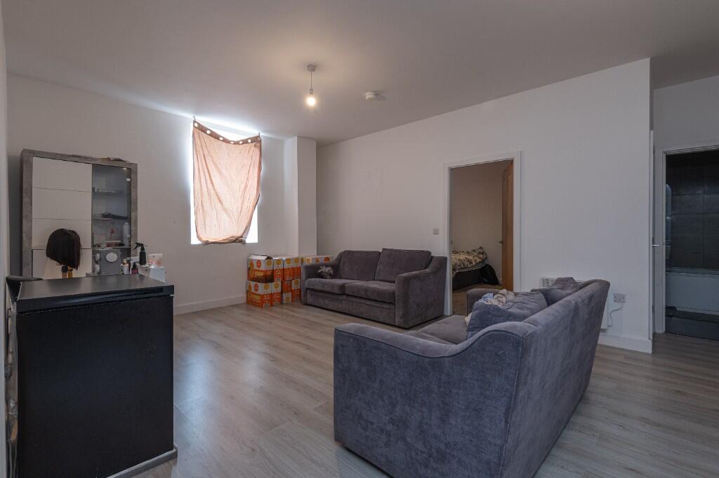 Apartment in Leeds, West Yorkshire - View 5