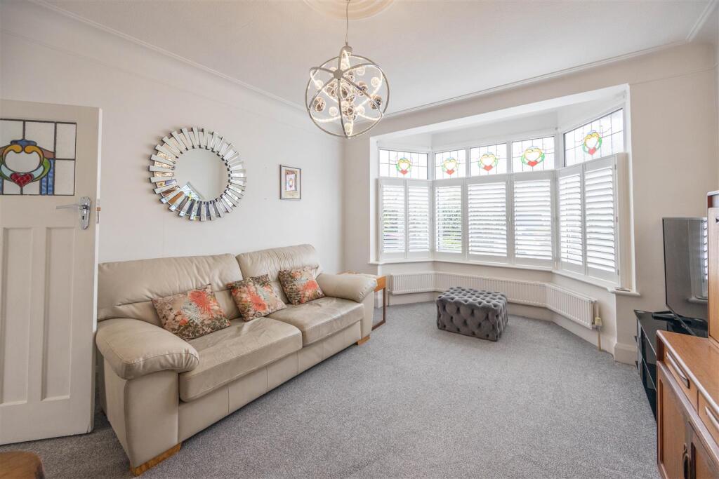 MOUNT AVENUE, Westcliff-On-Sea photo 3
