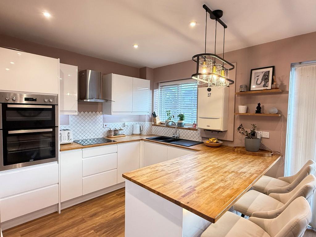 House in Horsham, Upper Beeding - More