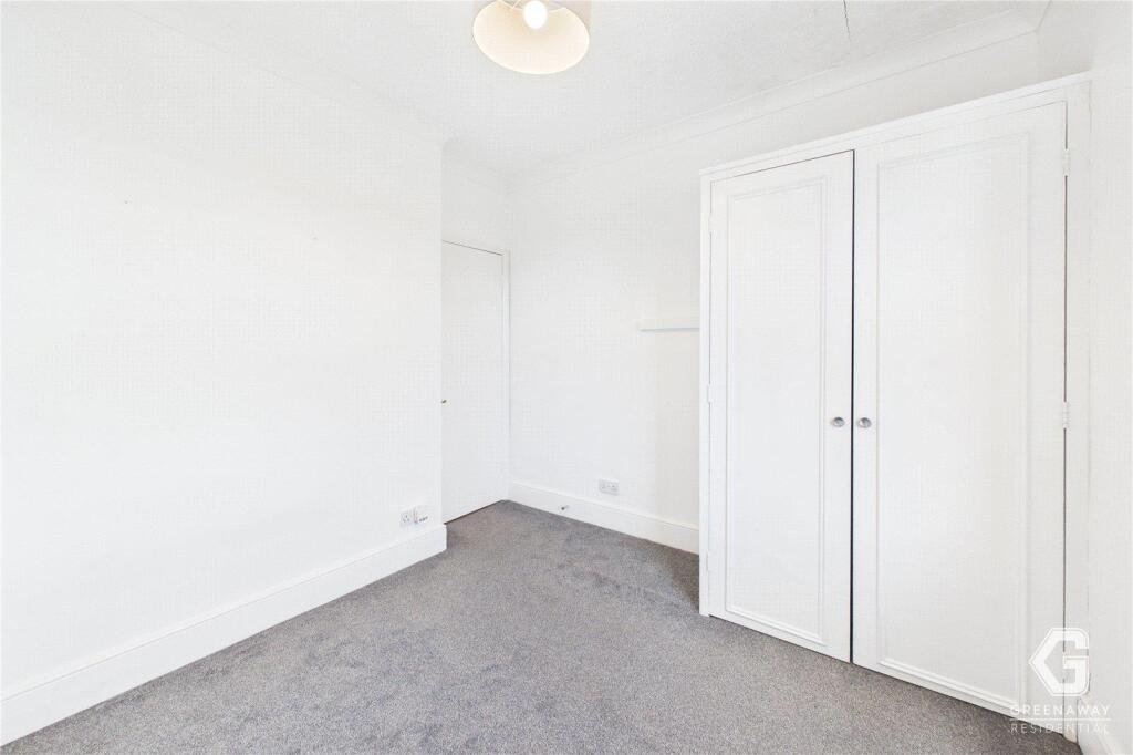 Apartment in Redhill - View 3