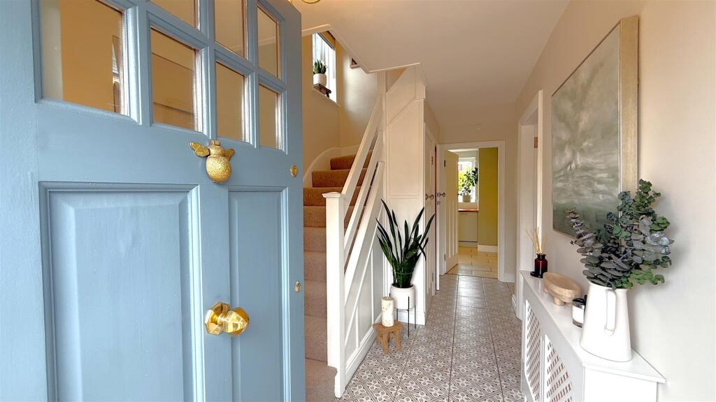 House in Birmingham, West Midlands - More