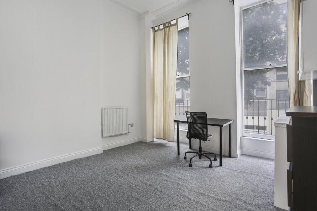 House in London - View 5