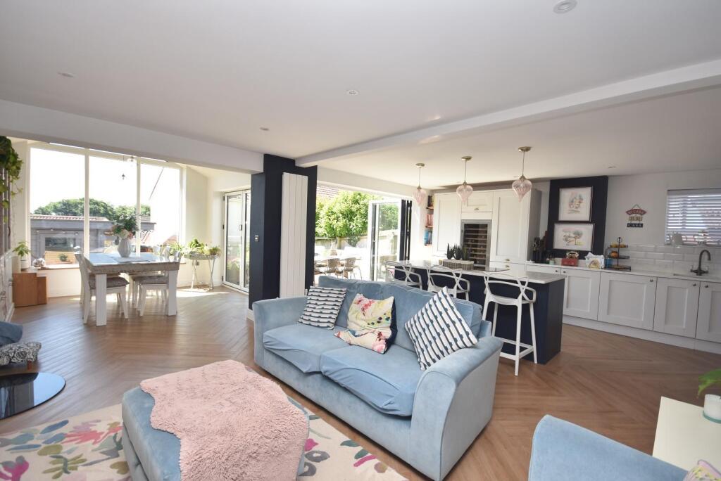 8 Deepfield Close, Cardiff, CF5 4SH photo 2
