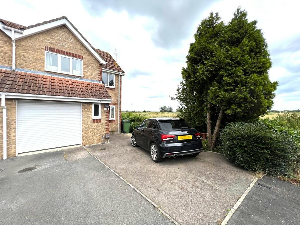 3-bed semi-detached on Drake Avenue, Chatteris, £250,000