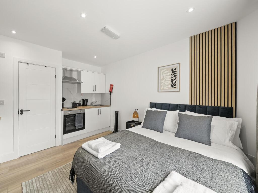 House in Slough - View 2