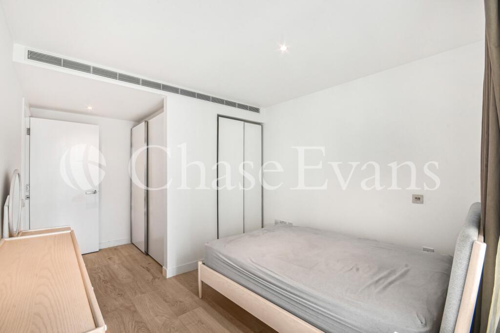 Apartment in London, St John's Estate, Isle of Dogs - More