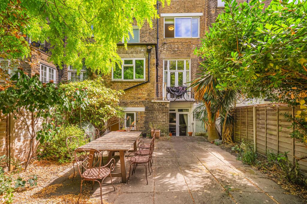 Apartment in London - More