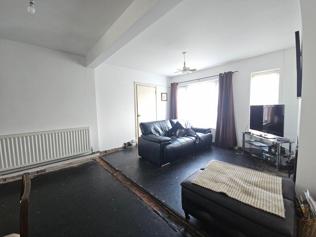 House in Sarn, Pen-y-cae, St. Bride's Minor - View 3