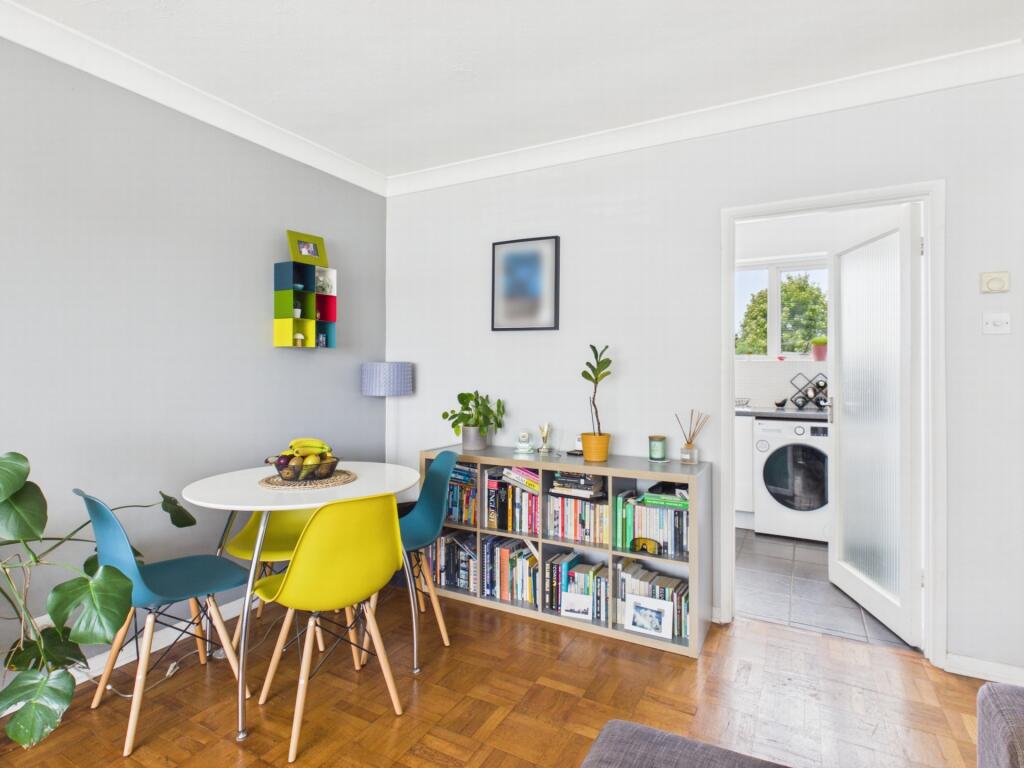 Apartment in Redhill - View 5