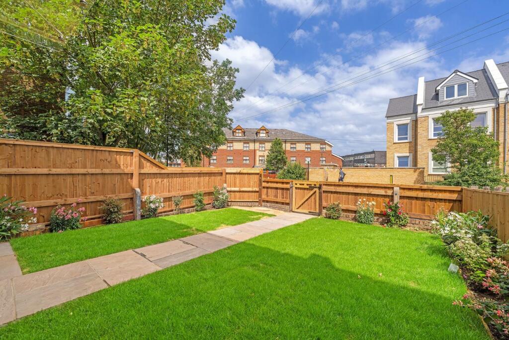 House in London - View 2