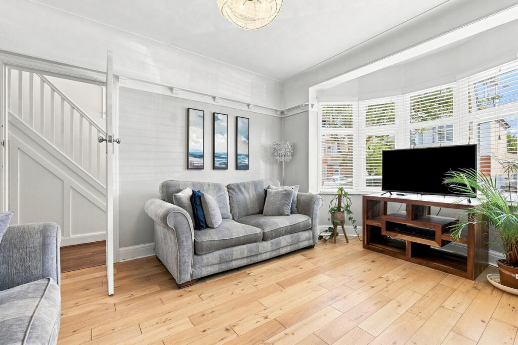 House in Southend-on-Sea - More