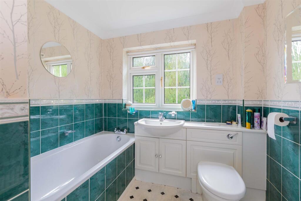 House in Maidenhead, Furze Platt - View 5