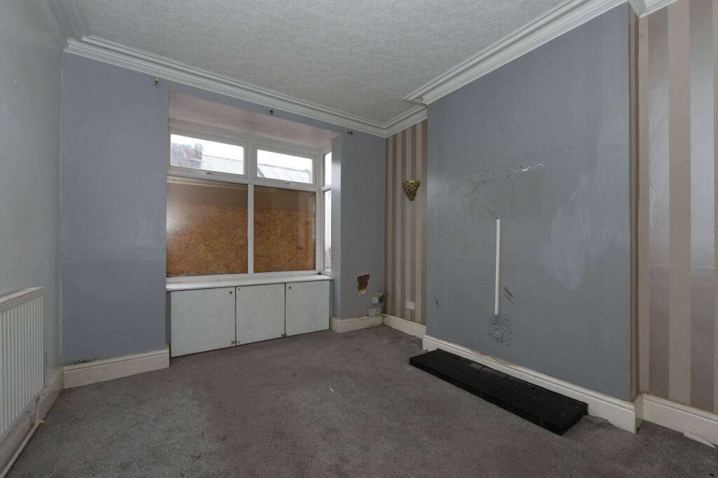 96 Sedgley Road, Woodsetton, Dudley, DY1 4NG photo 5