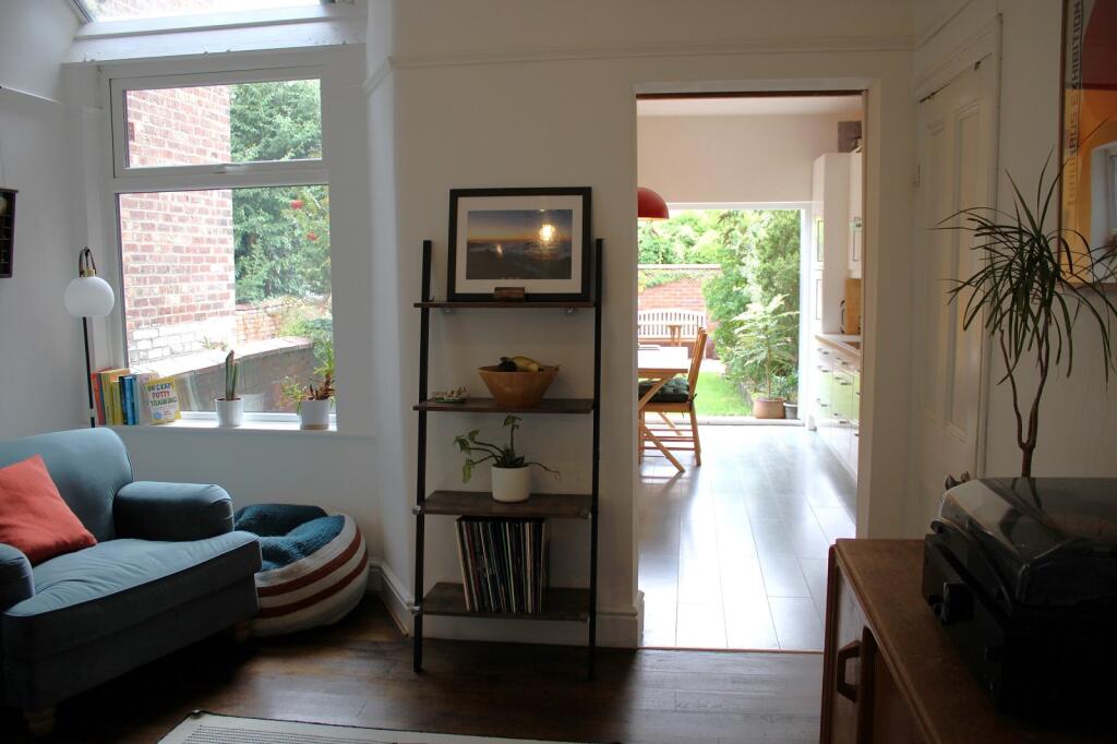 House in Manchester, Old Trafford - More