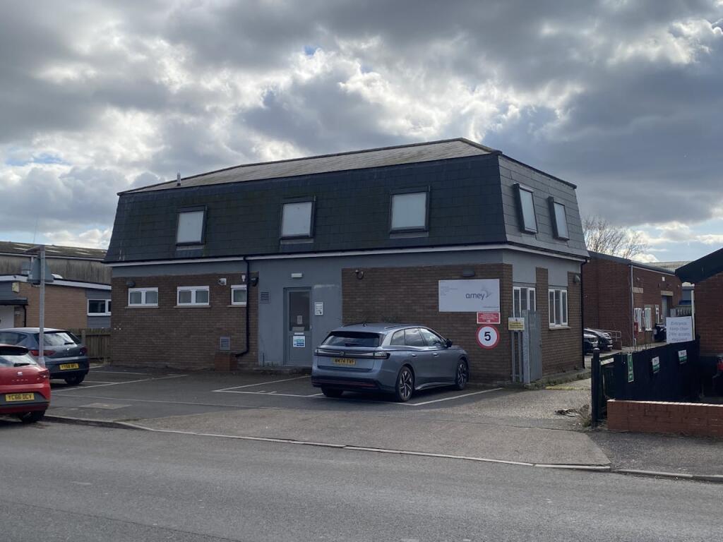 Main image of property: 27 Marsh Green Road East, Marsh Barton Trading Estate, Exeter, EX2 8PQ