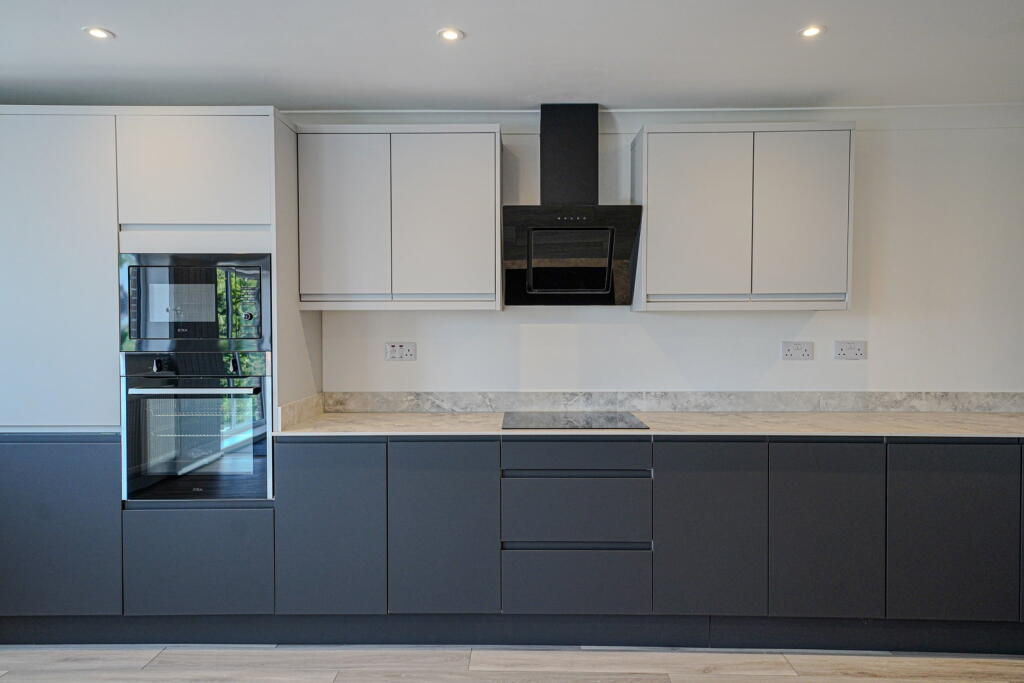 Spa Court, Apt  4 , Edith Walk, Malvern, WR14 4QH photo 3