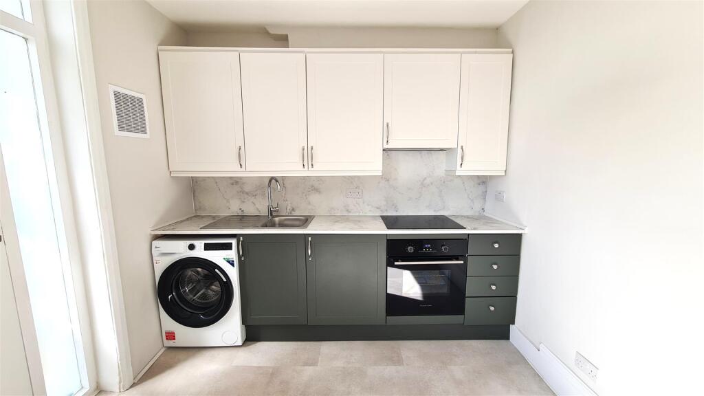 Apartment in London, Duckett's Green, West Green - View 3