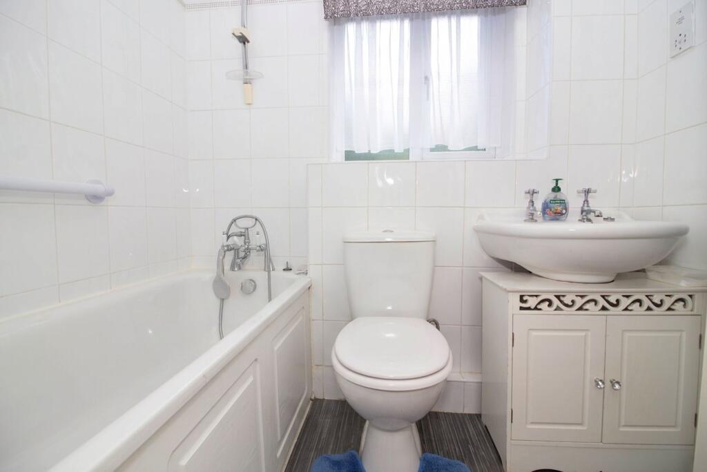 House in Watford - View 5