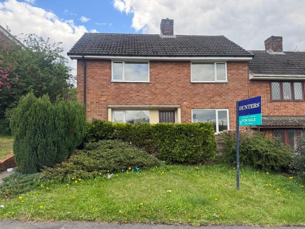 3-bed terraced on The Crescent, Brimington, Chesterfield, S43 1AZ, £120,000