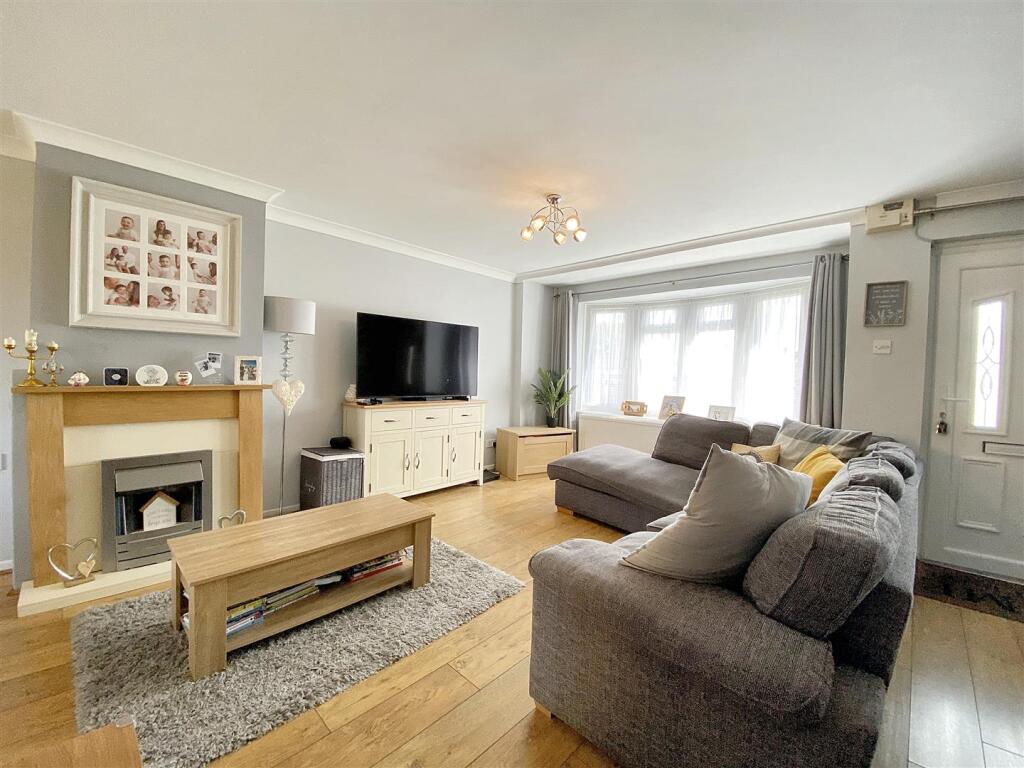 Hop Gardens Road, Sageston, Tenby photo 3