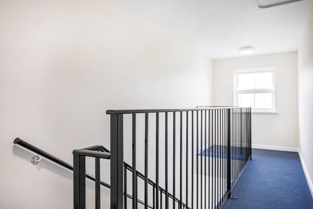Apartment in Gloucester, Gloucestershire - View 3
