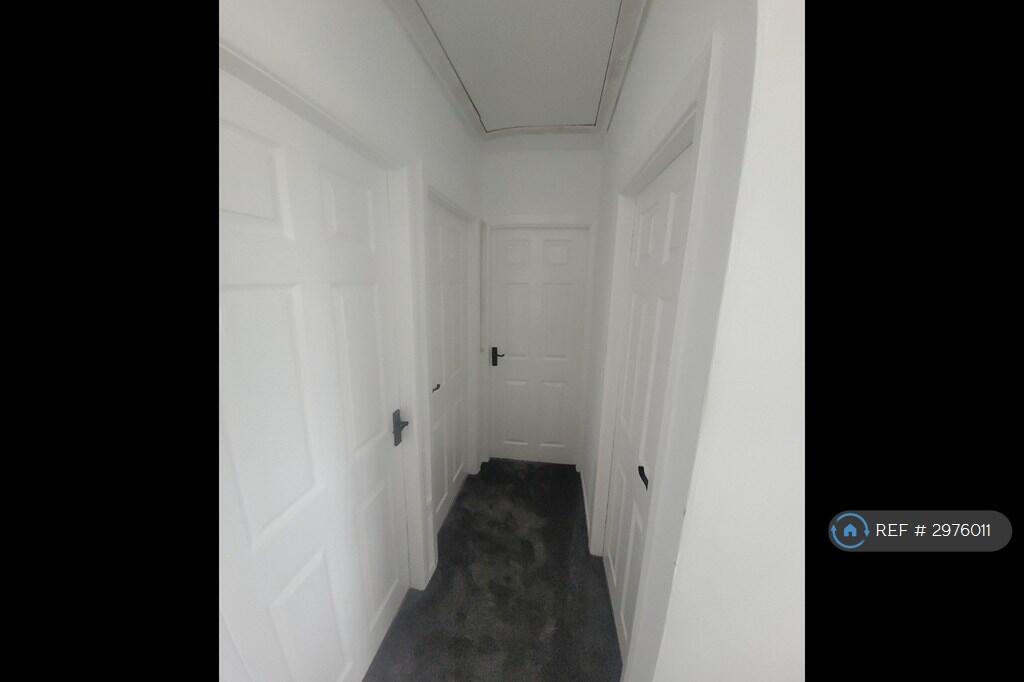 Apartment in Oldham, Greater Manchester - View 6