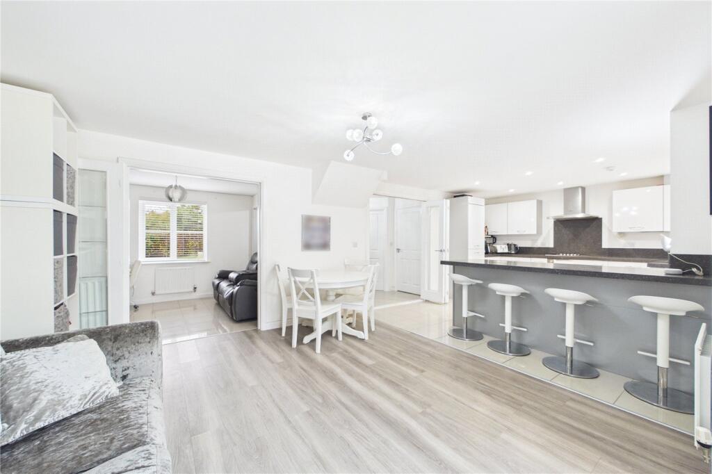 Tabby Drive, Three Mile Cross, Reading, Berkshire, RG7 photo 3