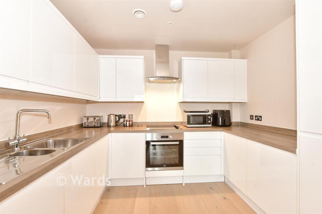 Apartment in Ashford, Kent - View 3
