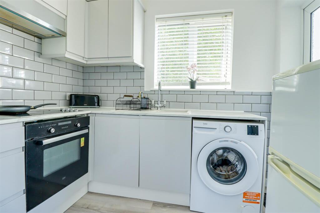 Apartment in Southend-on-Sea, Leigh-on-Sea - View 4