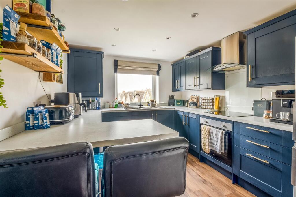 Apartment in Hove, Brunswick - View 5