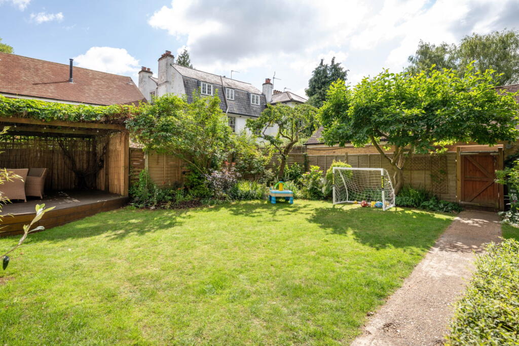 Brinsmead, Frogmore, St. Albans, AL2 2LS photo 4