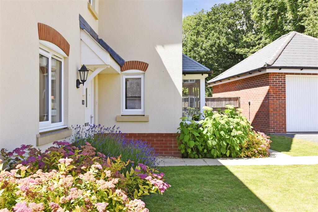Henwood Grove, Clanfield photo 3