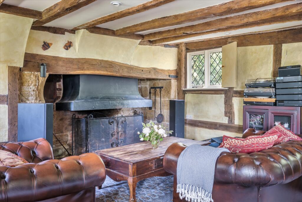 House in Haywards Heath, Threeoaks Green, Bolney - More