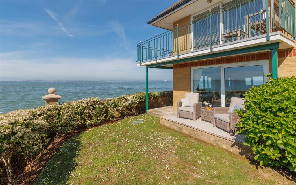 Apartment in Portsmouth - View 2